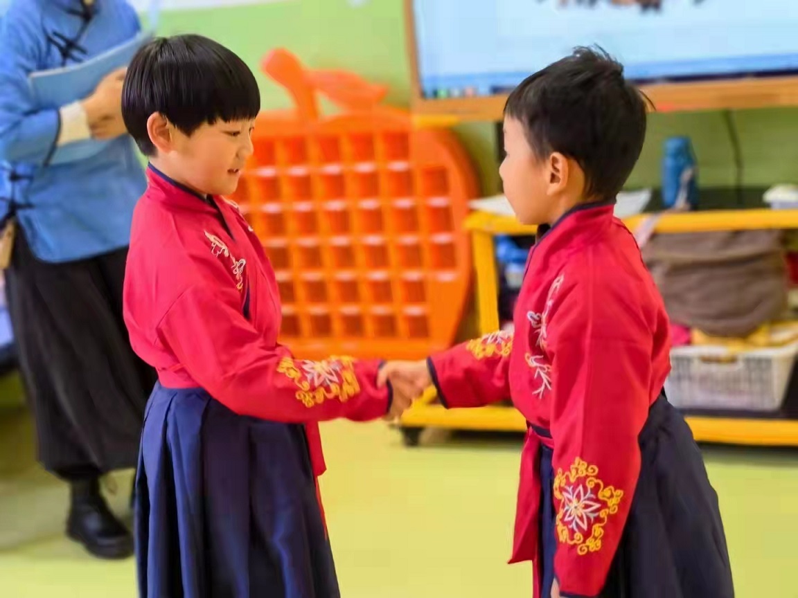 世纪欣雅孝德礼仪课程：见面礼